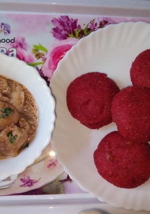 A picture of Beetroot semolina kachauri.