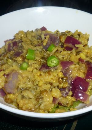 A picture of Vaghareli Khichedi (Spicy lentils and rice) #leftover.