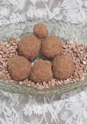 फलाहारी लाडू (Falahari ladoo recipe in hindi) रेसिपी मुख्य फोटो