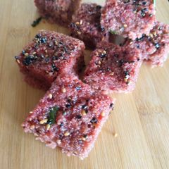 A picture of Beetroot Dhokla.