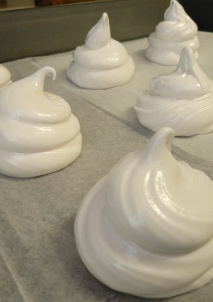 Una foto de Suspiros de merengue italiano