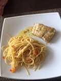 Spaghetti acompañado de Pargo al ajillo