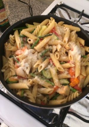 Una foto de Pasta pollo primavera