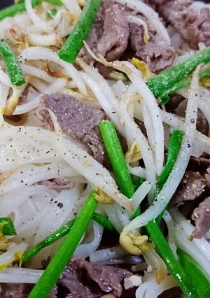 Hình của món Phở khô xào thịt bò.
