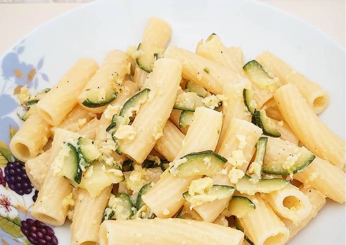 Elicoidali alla carbonara di zucchine