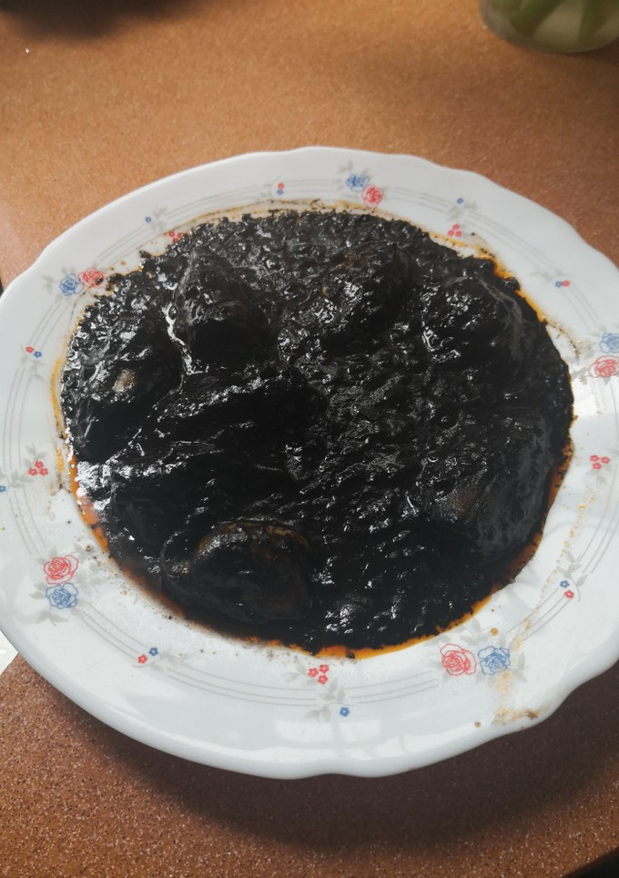 Una foto de Txipirones en su tinta