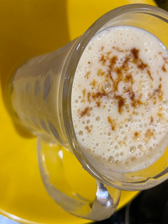 செவ்வாழைப்பழம் மில்க் ஷேக் (Sevvazhaipazham milkshake recipe in tamil) செய்முறை முக்கிய புகைப்படம்