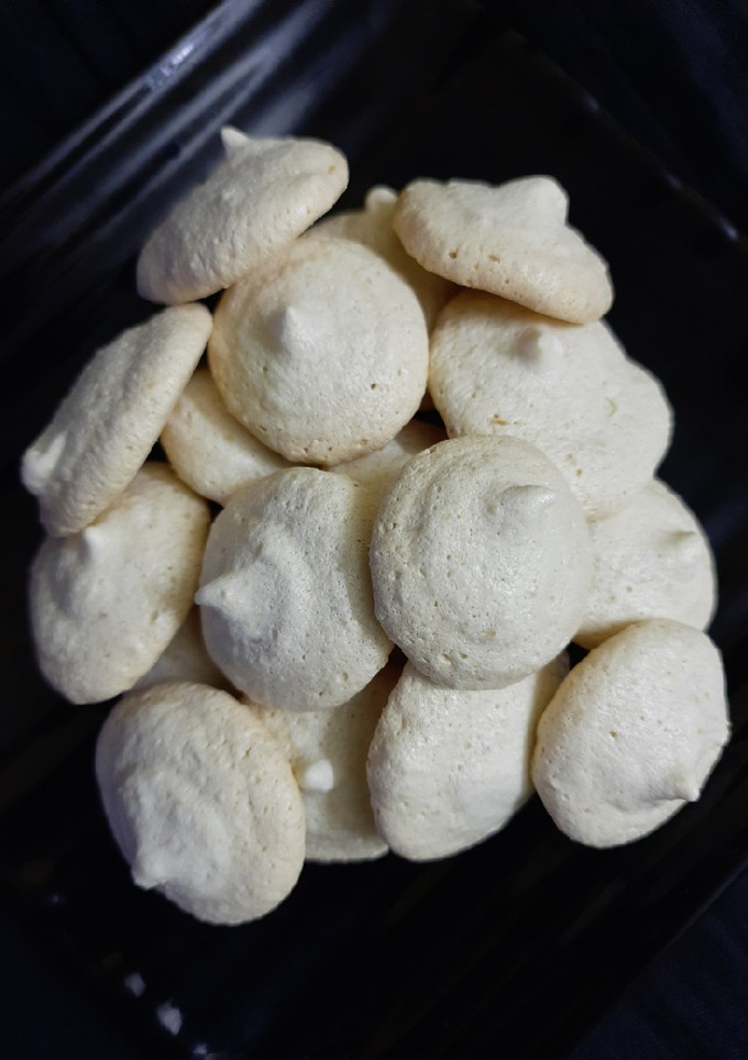 வேர்க்கடலை மக்ரோன்ஸ் (peanut Macaroons recipe in tamil) செய்முறை முக்கிய புகைப்படம்