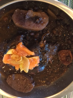 Una foto de Frijoles con mano de cerdo