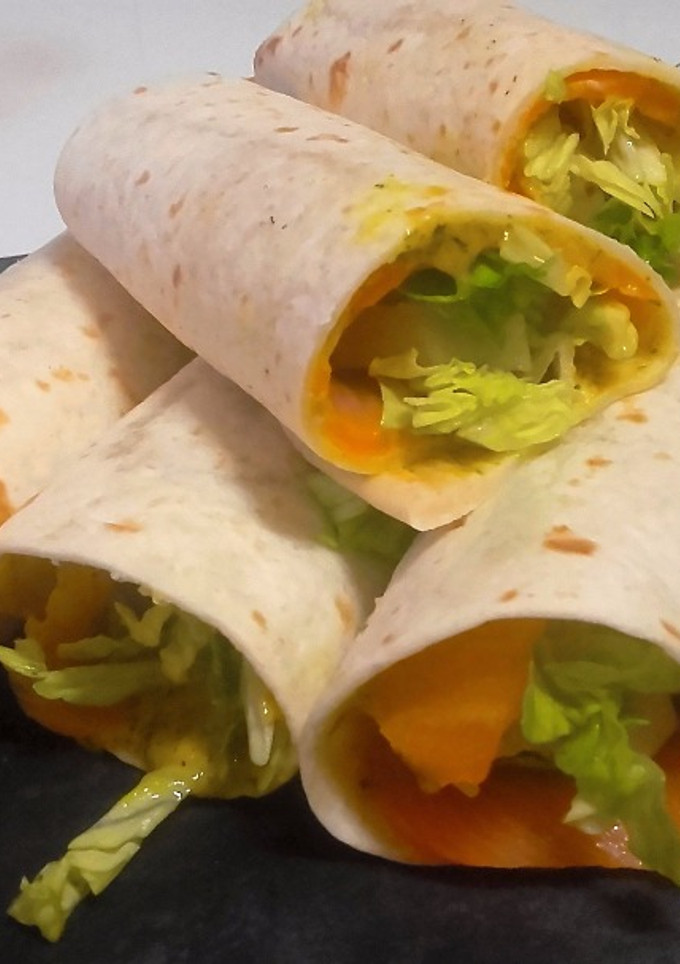 Una foto de Rollitos de salmón estilo IKEA (ikea salmon wraps)