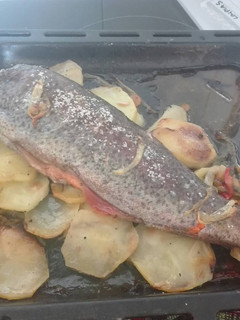 Una foto de Trucha con jamón al horno
