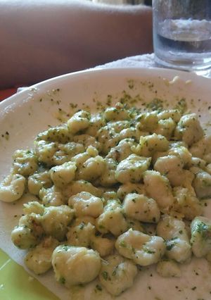 Una foto de Ñoquis de ricotta al pesto!