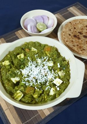 A picture of Diwani handi (in green gravy).