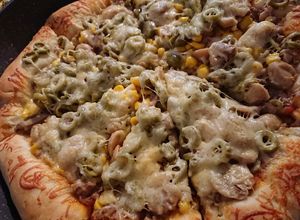 صورة لوصفة بيتزا 🍕 التونة اللذيذة ☺😋