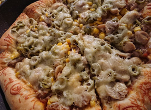 صورة لوصفة بيتزا 🍕 التونة اللذيذة ☺😋