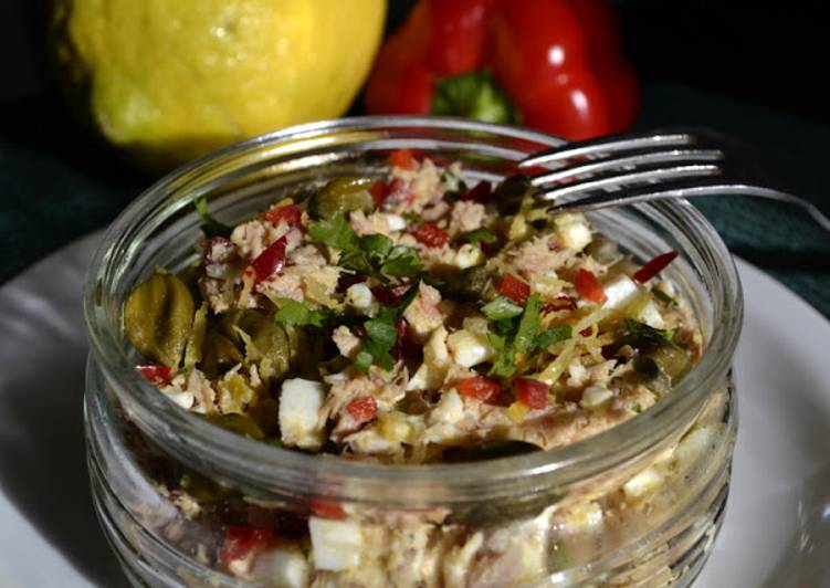 Салат из тунца с каперсами