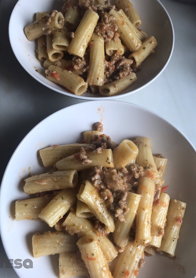 Una foto de Rigatoni con "salsa de carne insuperable"