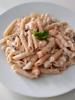 Una foto de Ensaladilla de pasta con langostinos