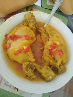 Una foto de Pollo en salsa