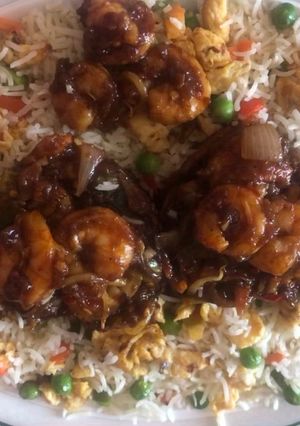 A picture of Fried rice 🍚 with Kung pao prawns 🍤.
