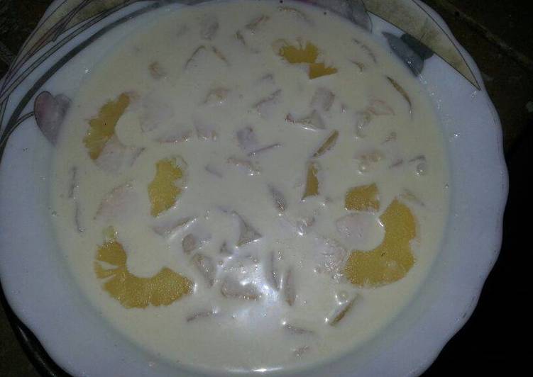 Pineapple cream dessert