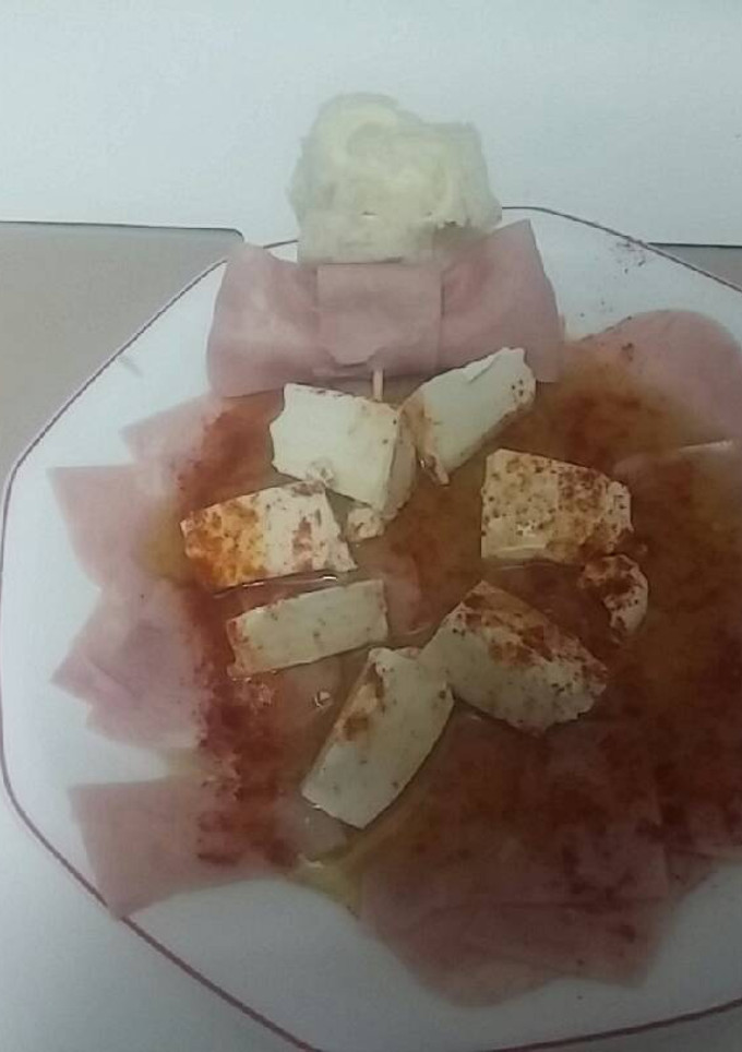 Una foto de 21. Jamón york y queso fresco al pimentón