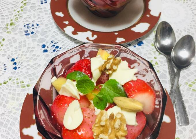 Ensalada de fresas, piña, nuez con queso crema ! Receta de yenit julia  tajiri- Cookpad