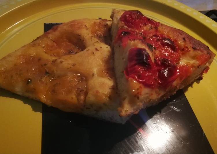 Focaccia barese bicolor