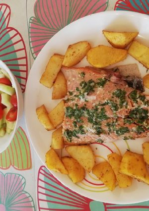Una foto de Trucha y papitas al horno