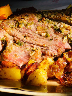 Una foto de Colita de cuadril con papas y calabacín al horno