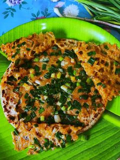 हरी लहसुन का पराठा (hari lehsun ka paratha recipe in Hindi) रेसिपी मुख्य फोटो