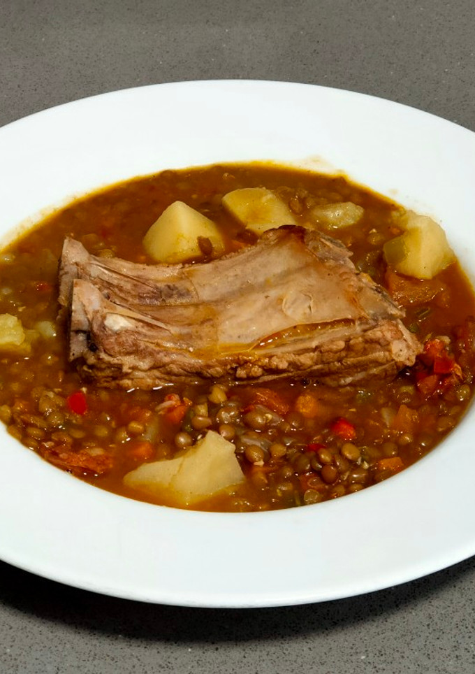 Una foto de Lentejas con costilla