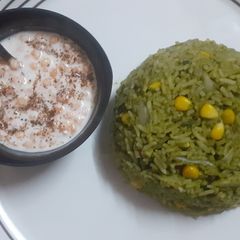 A picture of Palak and corn pulao.