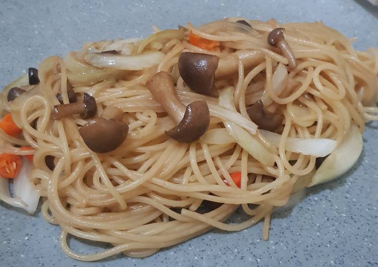 Spaghetti Jamur Shimeji (japanese style)