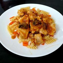 A picture of My Sweet Chilli Garlic Chicken, Mushrooms & Pasta.