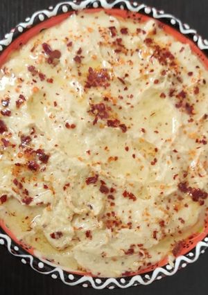 A picture of Hummus.