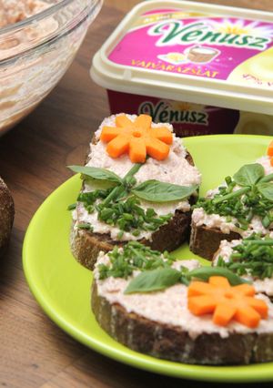 Sonkakrémes zsúrfalat recept fotója