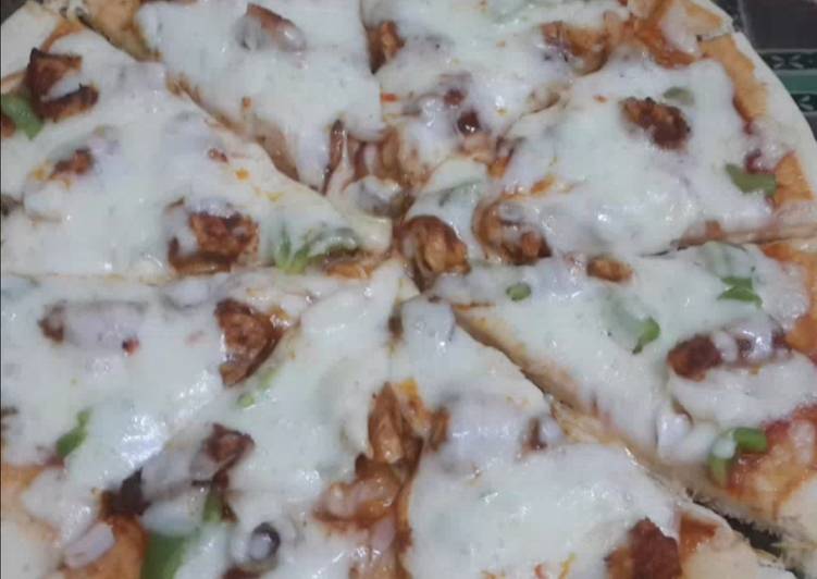 Simple Way to Prepare Super Quick Homemade Thin Crust Chicken Tikka Pizzas