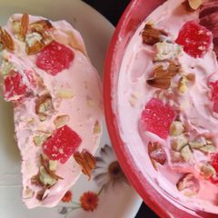 A picture of Rosepink nuts  icecream.