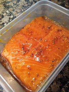Una foto de Salmón marinado en Mostaza y Miel (Estilo Oriental)