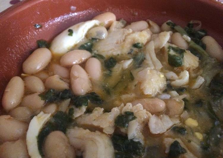 Alubias guisadas con, merluza, tomate y arroz