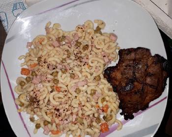 How To Serving Recipe Noodle Salad and Grilled Steak Delicious