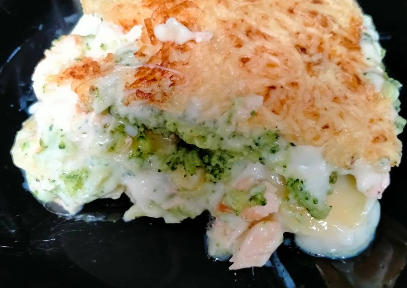 Gratin de saumon, pommes-de-terre, brocolis