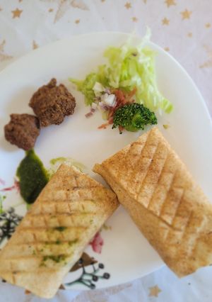 A picture of Falafel roll.