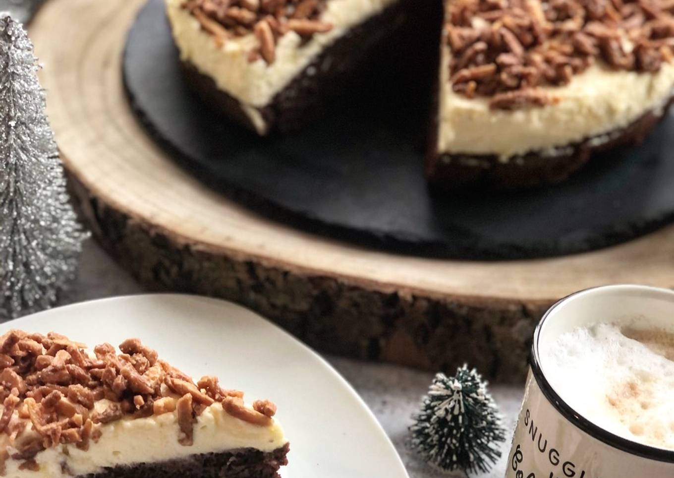 Baked almond cake