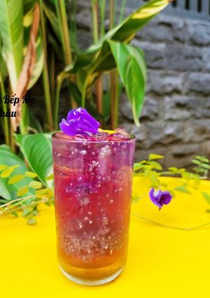 Hình của món Trà hoa đậu biếc hạt chia.