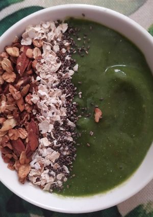 Hình của món Smoothie rau cải kale bơ chuối.