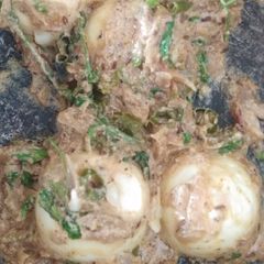 A picture of Egg malai curry.
