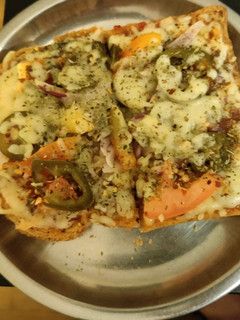 ब्रेड पिज़्ज़ा (Bread pizza Recipe in hindi) रेसिपी मुख्य फोटो