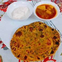 A picture of Methi Paratha.